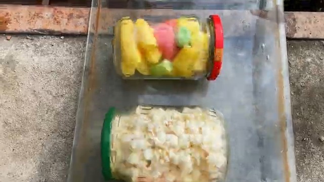 楼梯滚瓶子爆破解压时刻