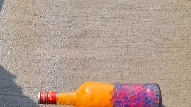 楼梯滚瓶子爆破解压时刻