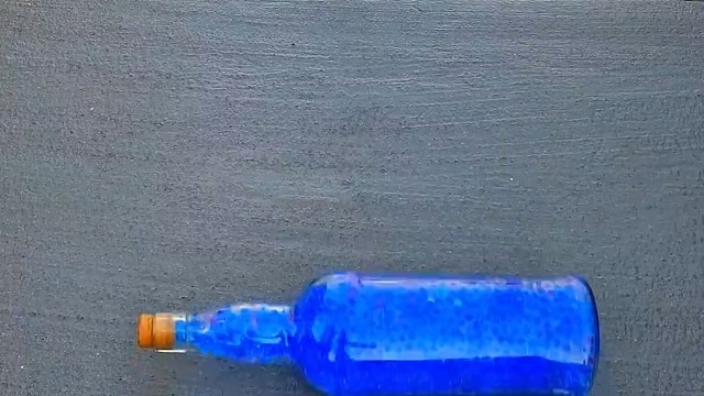 楼梯滚瓶子爆破解压时刻