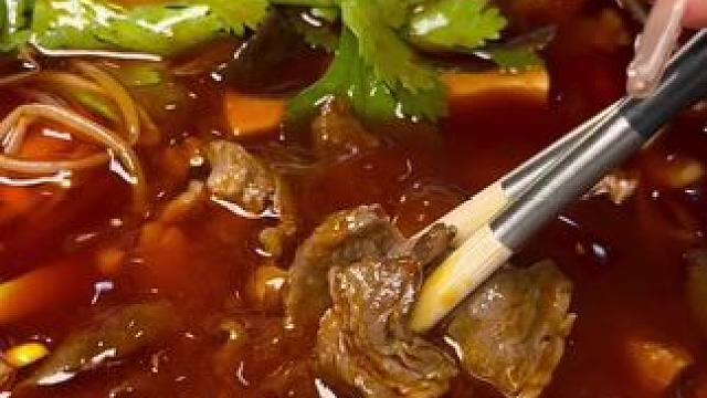 喜牛匠专注牛肉20年，原汤牛肉，鲜烧牛肉都是店铺招牌！只卖鲜货，牛肉都是每天新鲜采购，牛肉饺子也是店