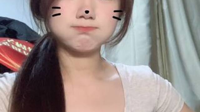 想当个笨蛋美女，成功了一半，是个笨蛋 #甜甜的手势舞 #女大学生