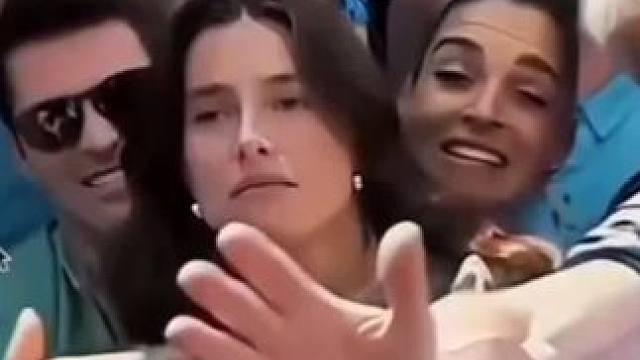 现在再看回来，真的是细节拉满！注意看马嫂的表情变化…还有GiGi的“请你务必一定要加入我们” 
#9