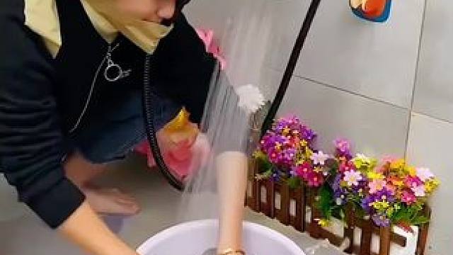 家里浴室一定要装上这个花洒支架，可上下调节高度，平时在家洗衣服，洗脚，洗澡都方便多了，刷个地垫也不用