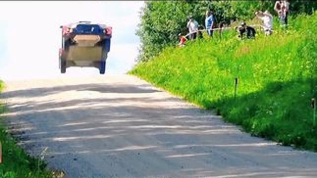 WRC（世界汽车拉力锦标赛）在这样多元化的道路上油门焊死、贴地飞行，这才是赛车最初该有的样子。#wr