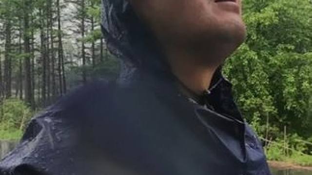 拆东墙补西墙暂时修好货架，出发没多久遇大暴雨，庆幸有个小屋避雨#骑行vlog #长途骑行 #让骑行成