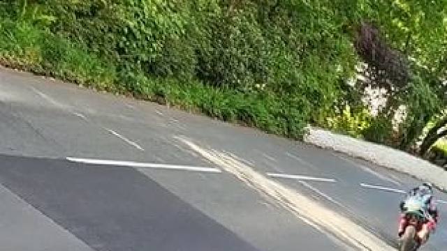 步入2024年曼岛TT赛事现场，感受引擎咆哮带来的震撼体验#2024曼岛TT