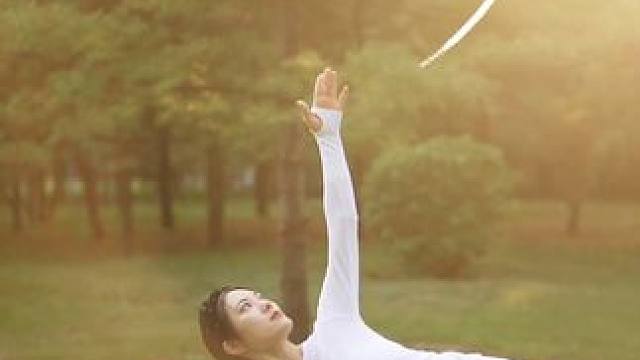 流瑜伽-跟练版！ 在流动中感受力量与拉伸，在生活中找寻平静与安宁~
#户外瑜伽 #流瑜伽 #零基础瑜