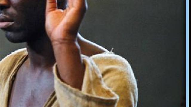 两个黑人穿越回奴隶时代，结果被人抓起来当奴隶拍卖#电影解说