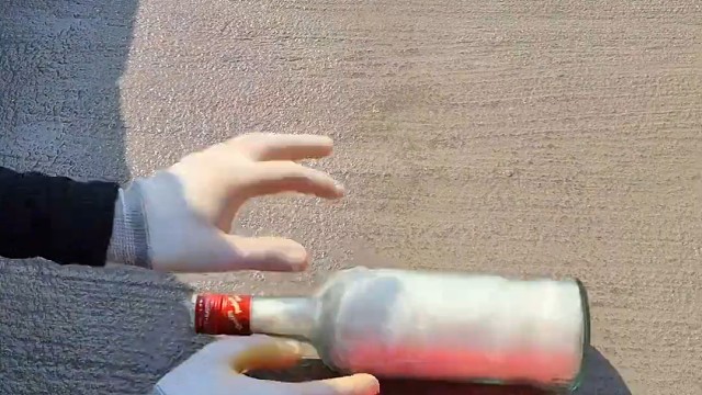 楼梯滚瓶子爆破解压时刻