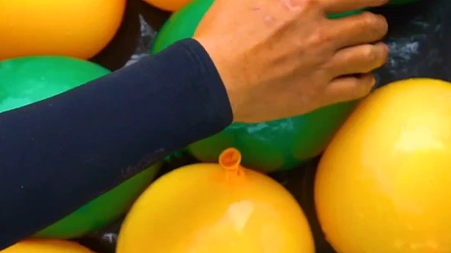 滚瓶子下刀山爆破解压时刻