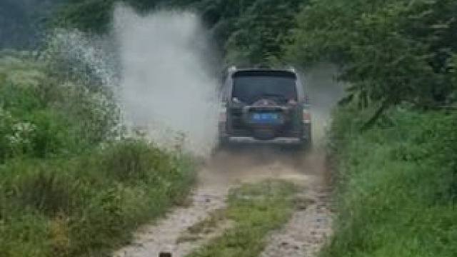 什么时候可以学会漂移过弯？ #三菱帕杰罗 #三菱 #撸车日常 #山猫 #山猫帕杰罗