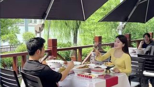 金龙湖附近这家餐厅真的太浪漫了#休闲度假 #花园餐厅 #网红餐厅