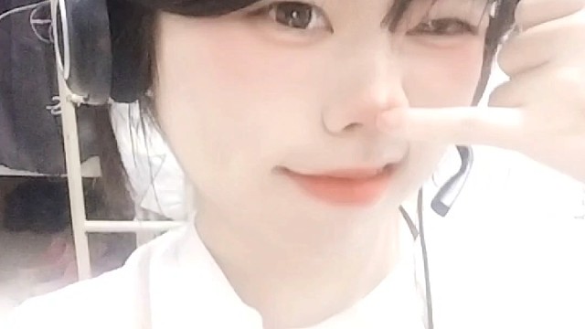 搞笑〜(￣▽￣〜)陪玩，扩列交友，可以点聊天，我喜欢吹牛