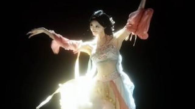 “公主殿下，不如随我回西域？”#变装 #月下舞姬 #西域舞姬 #白小白编舞 #舞蹈