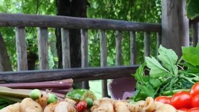 泰国美食 #美食视频 #傣味美食 #美食冲鸭 #辣椒炒肉 #网红菜 #百吃不厌 #傣味 #户外美食