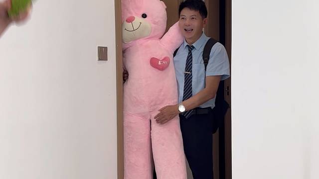 在家长眼里，不管多大，我都是爱玩毛绒娃娃的小孩。