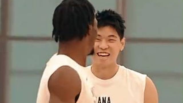 颇有个性！ 崔永熙打着耳钉试训步行者…… #崔永熙的英语能力 #崔永熙试训步行者 #崔永熙是不是性格