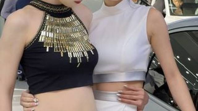 到底是谁的手在楼我的腰#美女日常