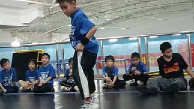 好苗子! 
才刚刚7岁，肇庆市第十六小学一年级学生，未来可期。
去年春季下乡选材时，在广东粤西的大山