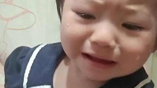 长牙疼，哭唧唧#骗你生女儿 #又是被女儿治愈的一天 #人类幼崽治愈系宝宝 #记录女儿的点点滴滴 #女