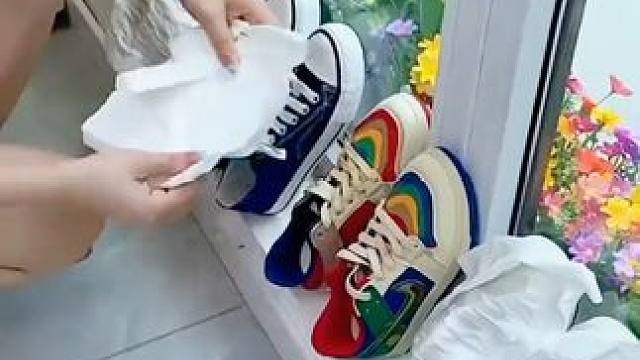 洗完的小白鞋晾晒容易发黄，这个无纺布防黄鞋袋就解决问题啦，好用还不贵，过季的鞋也可以用它收纳，防尘又