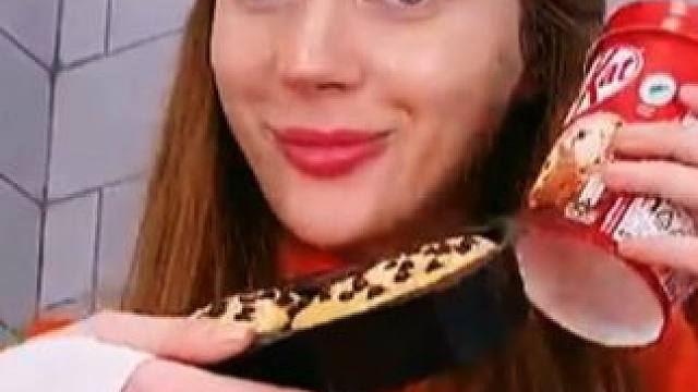 用美甲开锁偷吃保安雪糕，这操作简直太牛了！