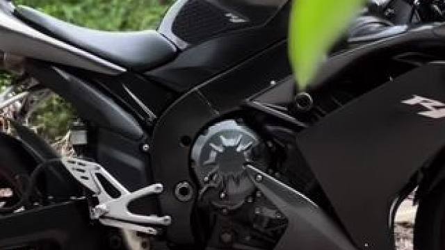 十几年的老车，现在起来依旧让人热血沸腾 #雅马哈r1 #每个男人都有一个机车梦