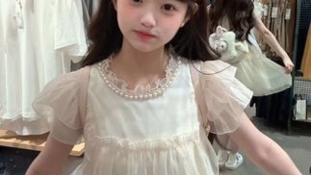 ⌯'Ⱉ'⌯ #甜妹 #甜甜的手势舞 #小裙子 #最简单的手势舞来了 #浅跳一下