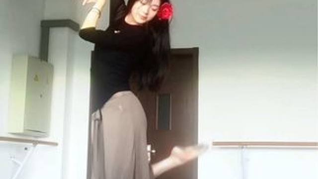 “我好像在哪里见过你”“是吗” 