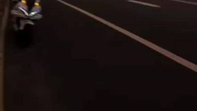 爱情里没有天生一对，只有两颗心靠得足够近，才创造了绝配！#机车摄影 #风和自由