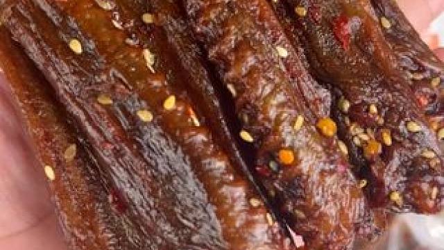 七分干三分湿度的香辣鸭翅，自家工厂生产，健康卫生又好吃！！#鸭翅 #好吃到停不下来 #卤宾汉