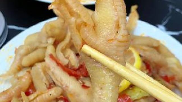 脱骨侠无骨鸡爪现在价格也太划算了吧!吃起来Q弹爽脆，超好吃!#无骨鸡爪  #解馋  #追剧小零食