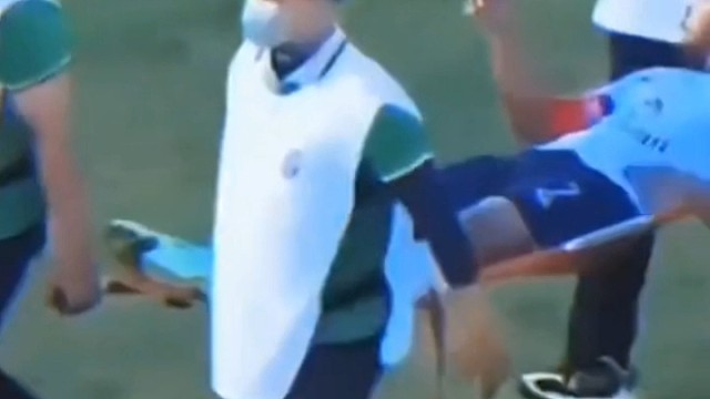 等等，那个担架需要我#足球#欧洲的