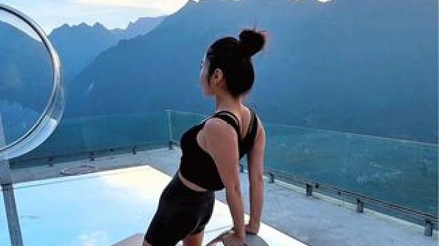 一个动作瘦全身，每天拉伸5分钟，肩挺了，背薄了，小肚子没了，大小腿瘦一圈，胳膊细了#瑜伽