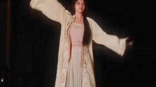 是谁在花港观鱼，而我在看你#古典舞 #翻跳 #苏公堤 #汉服