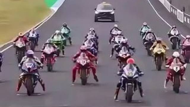 #motogp #摩托车比赛 #封闭场地拍摄请勿模仿
