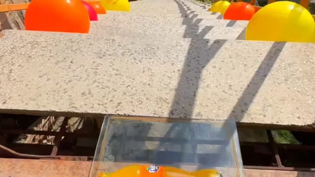 楼梯滚瓶子爆破解压时刻