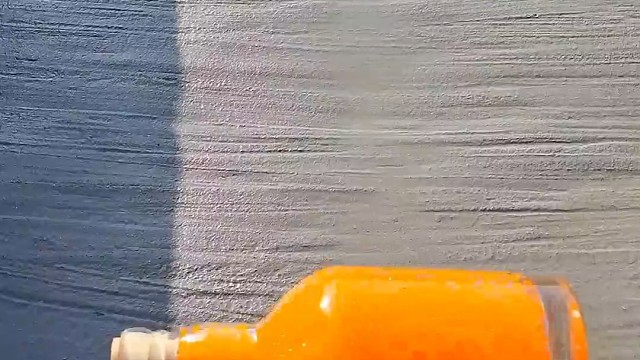 楼梯滚瓶子爆破解压时刻