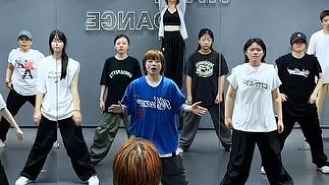 每一帧都在用力呼吸！
Bounce➕胸的groove组合练习:up/down、双拍练习。#hipho