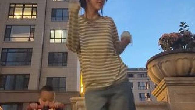 小区里的幼儿园小孩：二年级舞蹈别跳了你#二年级舞蹈挑战