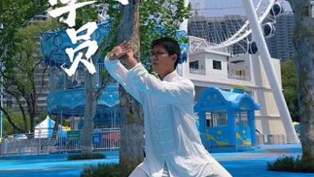 永远不要否定自己，相信自己是最好的是特别值得的。如果无人做你的光芒，那就努力自己照亮远方#在平凡的日