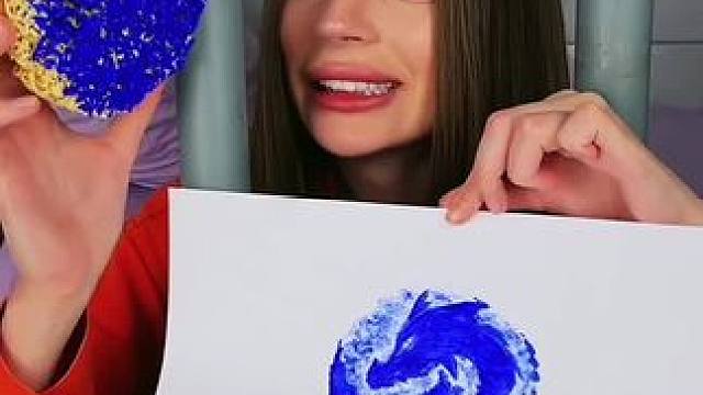 用染料在方便面上涂画，结局让人万万想不到！#看一遍笑一遍 #意想不到的结局 #万万没想到 #在玩一种