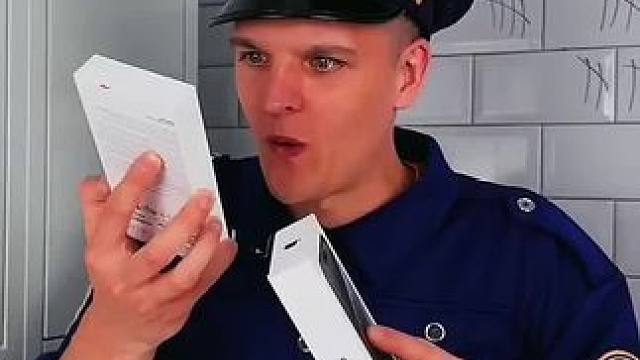 手机盒里面藏的秘密，没想到最后全都是套路！ #看一遍笑一遍 #意想不到的结局 #万万没想到 #这操作