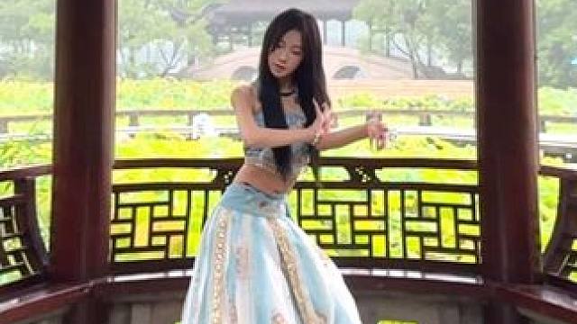 先秦淑女步 素～#飞天蛋古风舞挑战#异域少女 #扭一扭