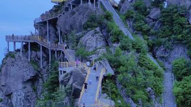 保持对生活的热爱，踏遍无数山岭，穿过万千江湖，追求的是自由自在的心境，方不负光阴，不糟蹋人生。#登上