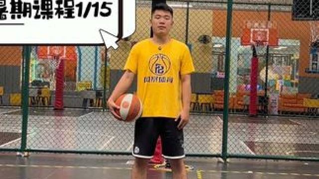 #篮球  #篮球夏令营 #篮球课 
暑假夏令营基础2班 综合热身游戏 1/4
｜行进间“运球伐木”
