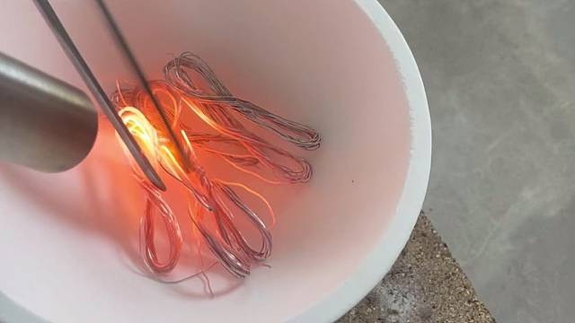 铂铑丝是从S型热电偶里拆出来的，温度在0至1300度，火烧变红迅速恢复原来的颜色