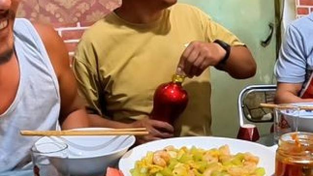 沙和尚廊坊改车第一天，二姐二姐夫准备了丰盛的午饭，看看怎么样#床车生活 #床车改装 #床车生活 