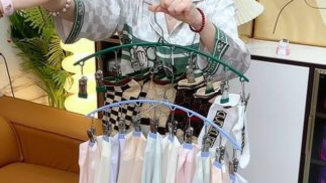 晾晒袜子选这个就对了，不占位置还能晒的更多#衣架 #晾晒夹子  #生活好帮手