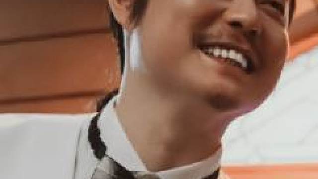 虽然演得很神经，但作为喜剧能把人逗笑它就是合格的！